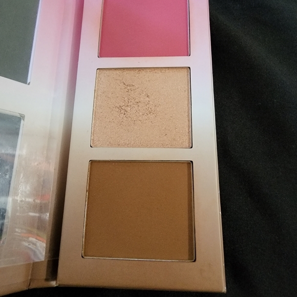 Beauty Bakerie Neopolotan Face palette - Picture 2 of 3
